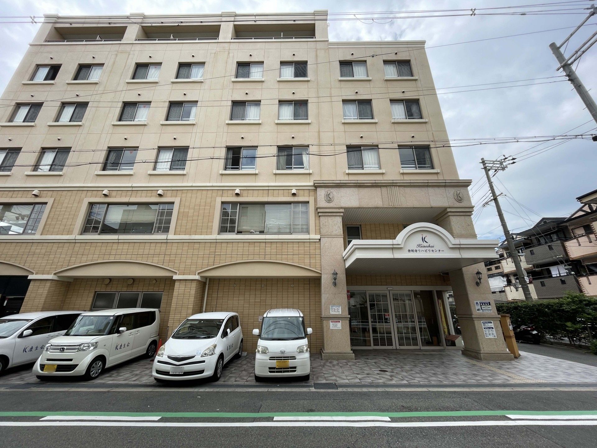 6階建ての外観