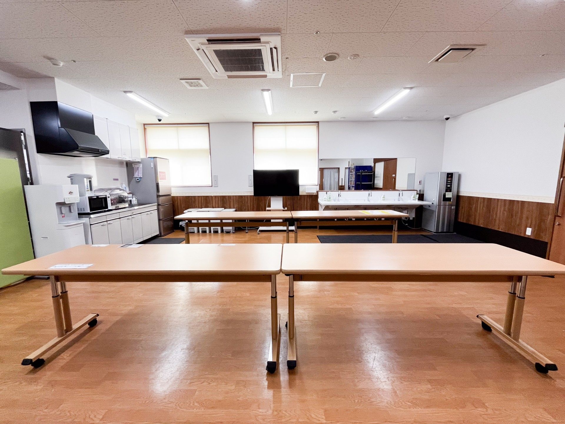 広い調理と食事の空間
