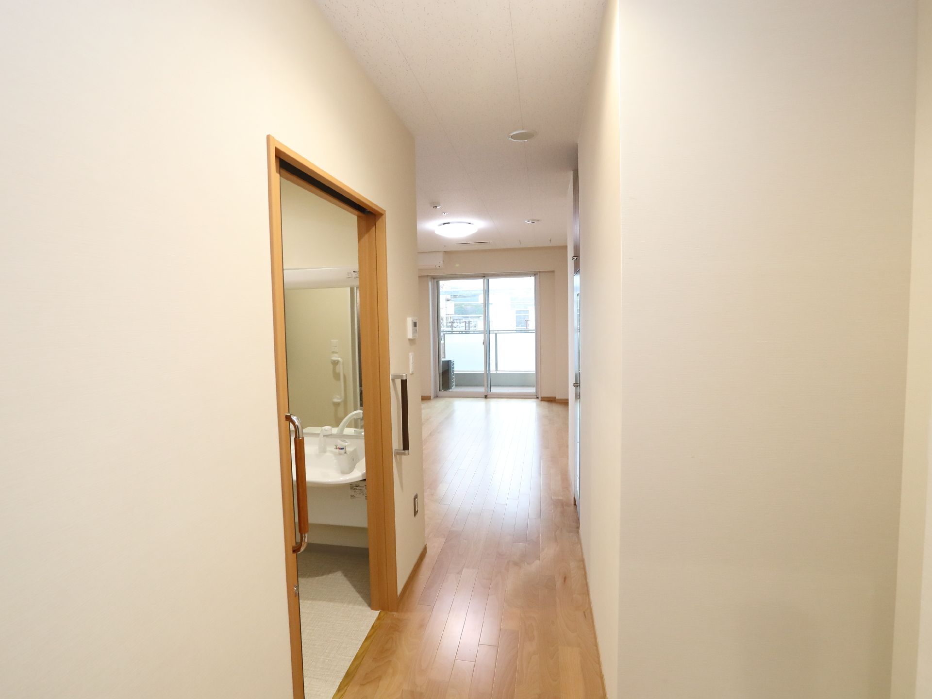 家具などを多く設置することのできる居室