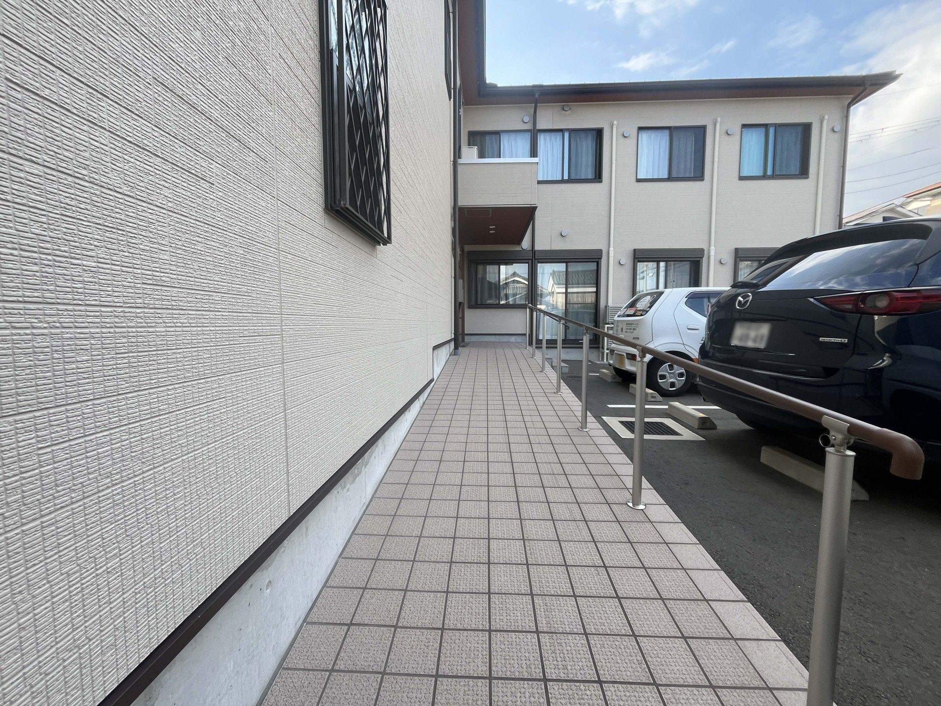 バリアフリーの入口通路
