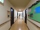 広々とした明るい廊下