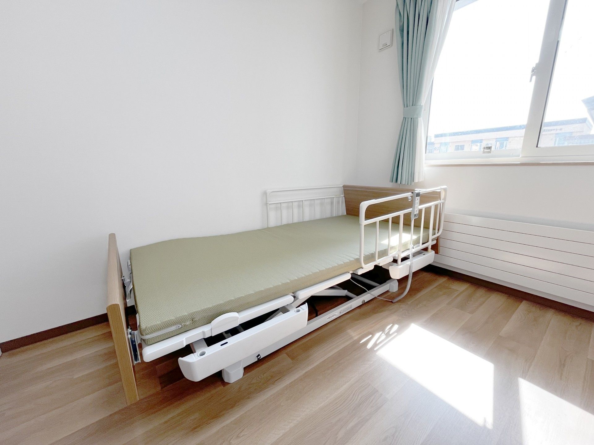 日差しが差し込む居室