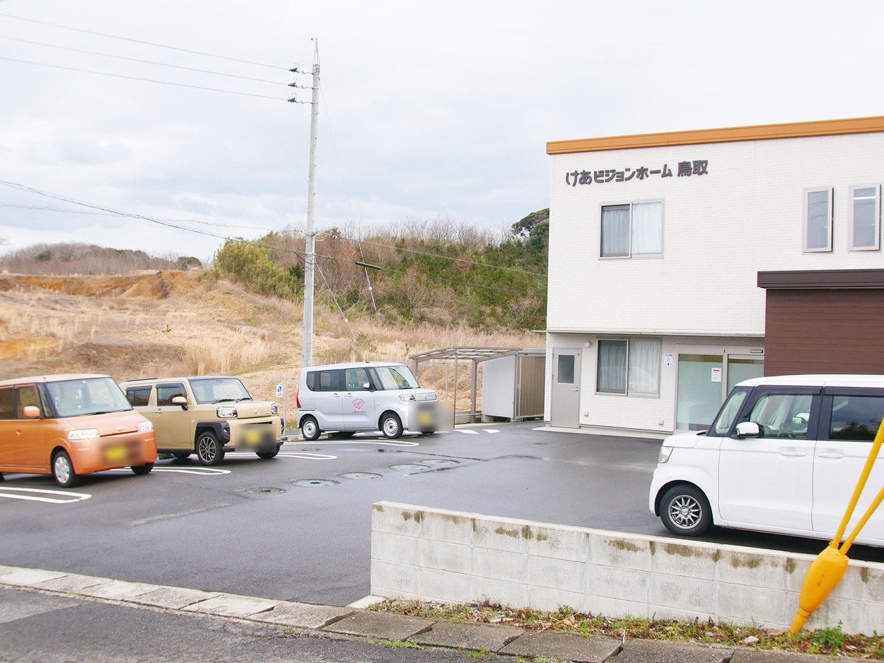ゆったり駐車場のある建物