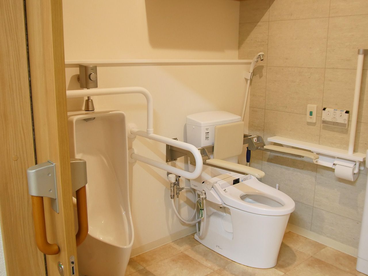 バリアフリーのトイレ設備