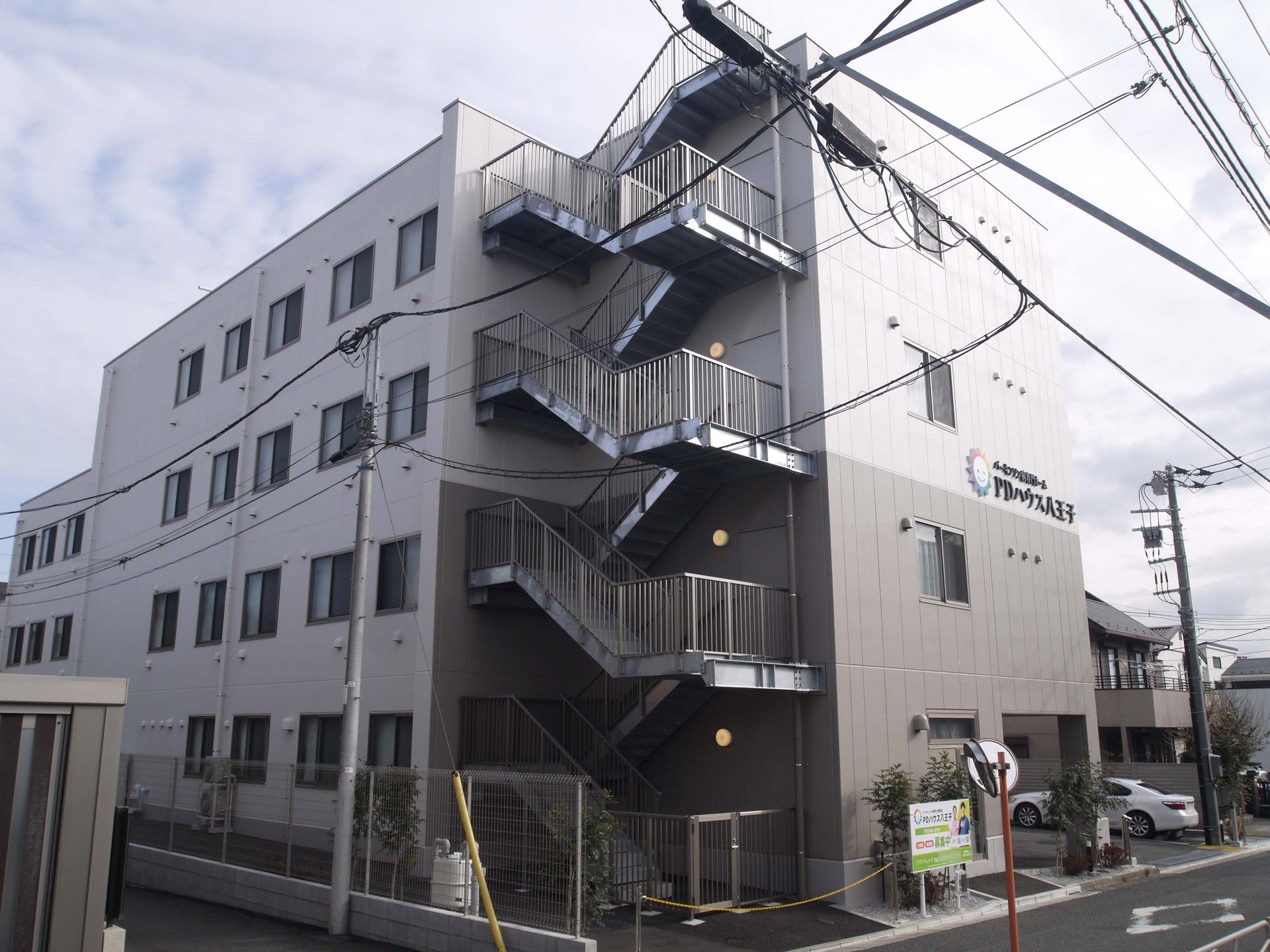 多階層の建物外観