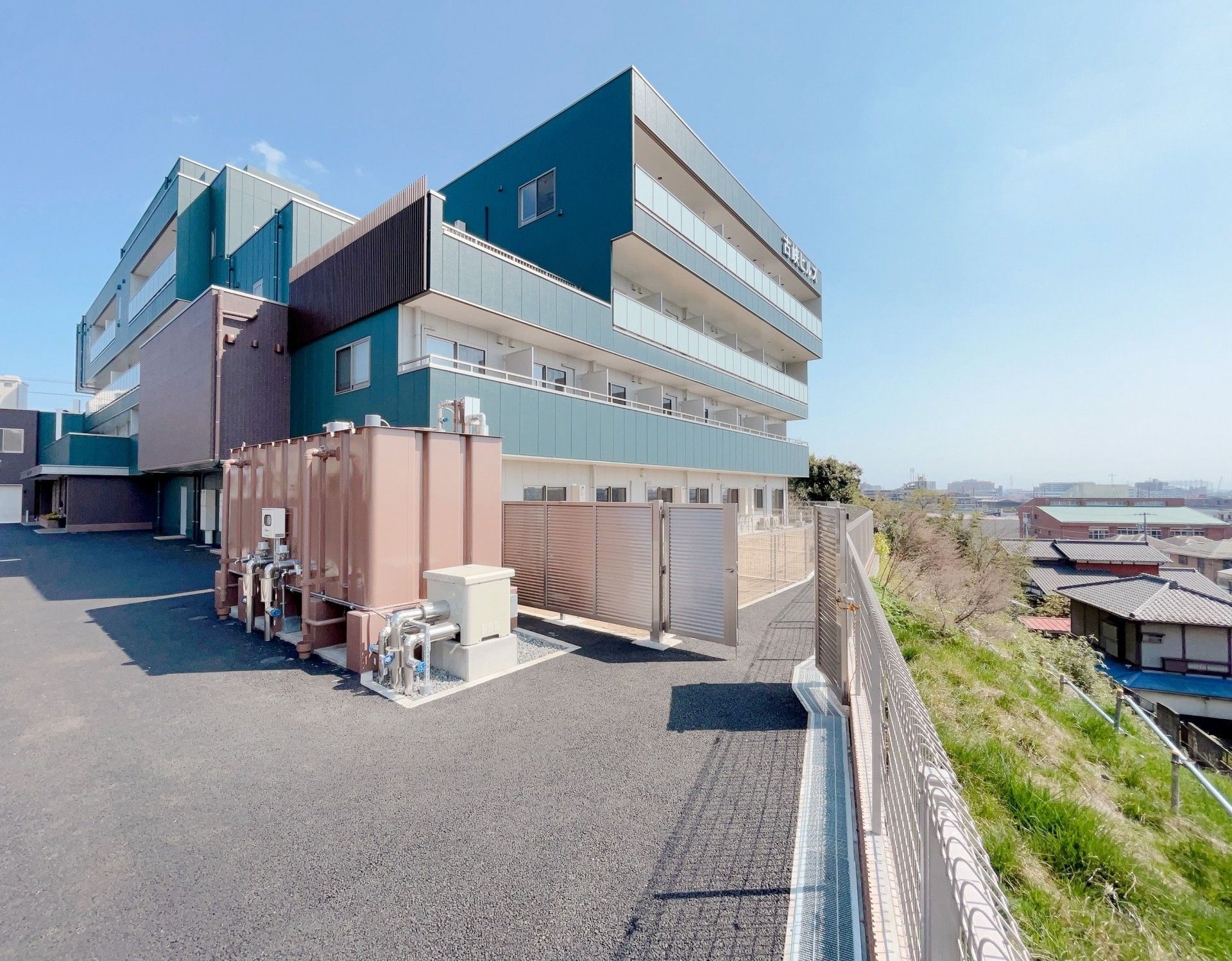 多階層の建物外観