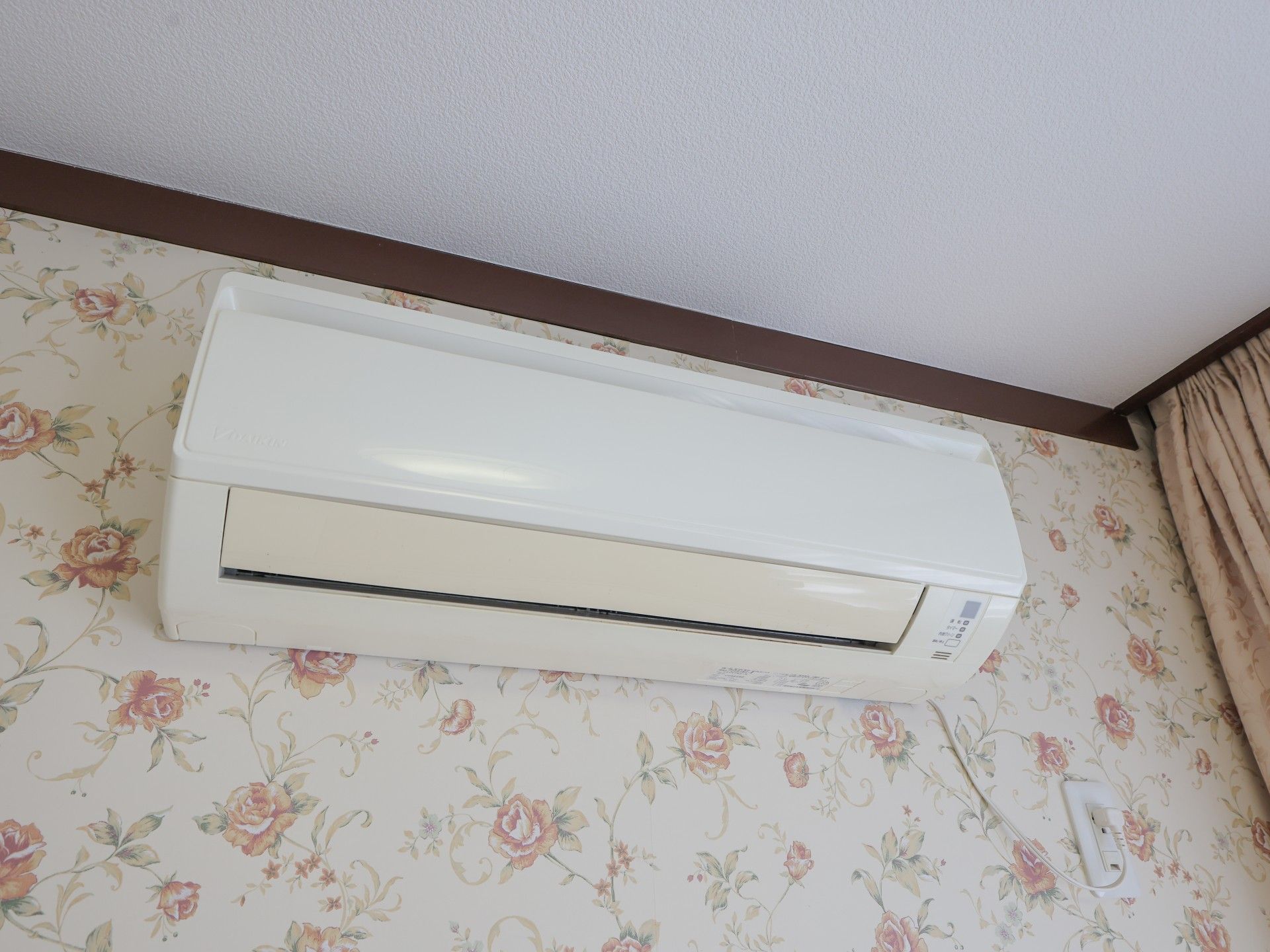 壁に設置されたエアコン