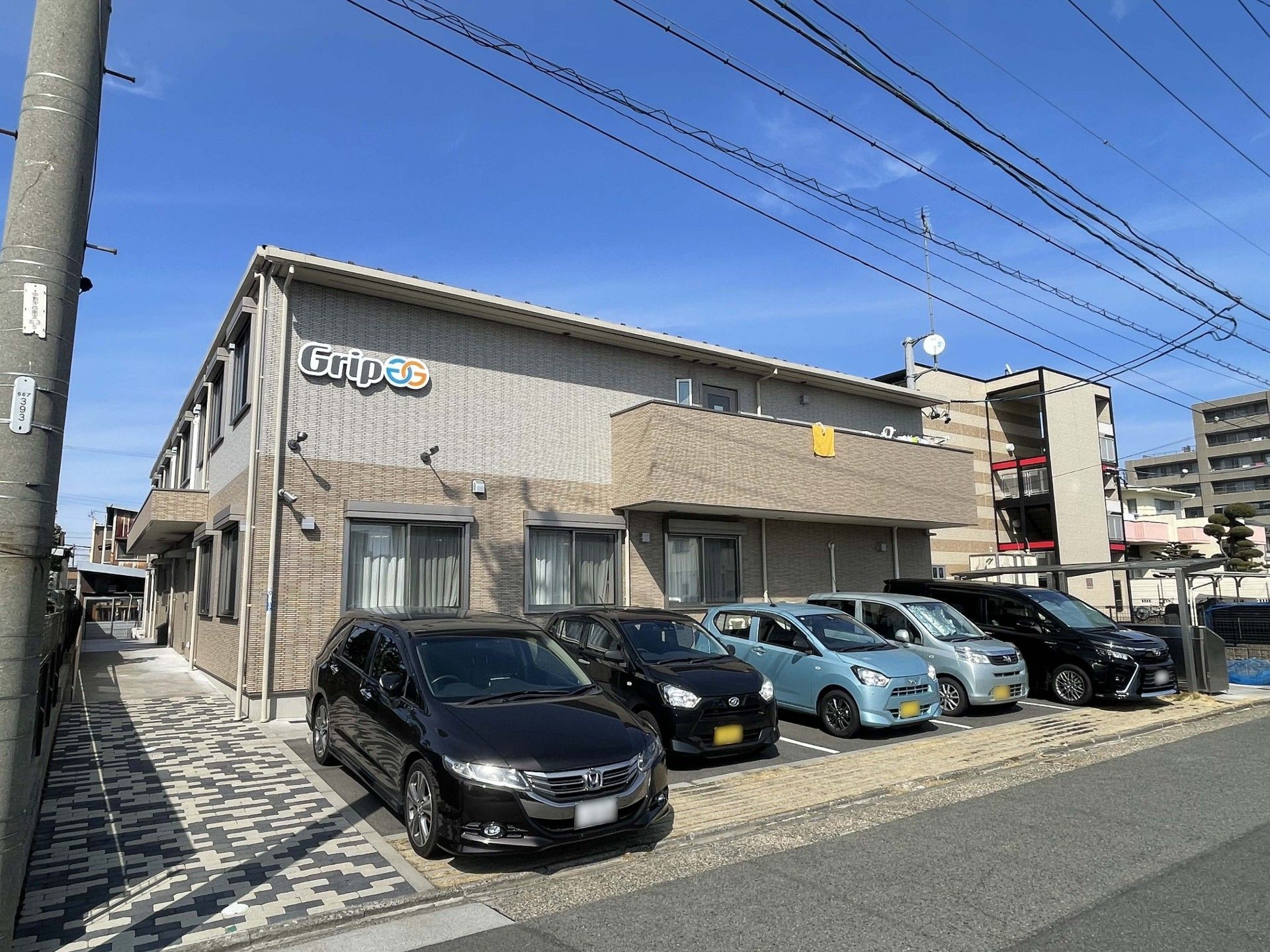 明るく清潔な外観