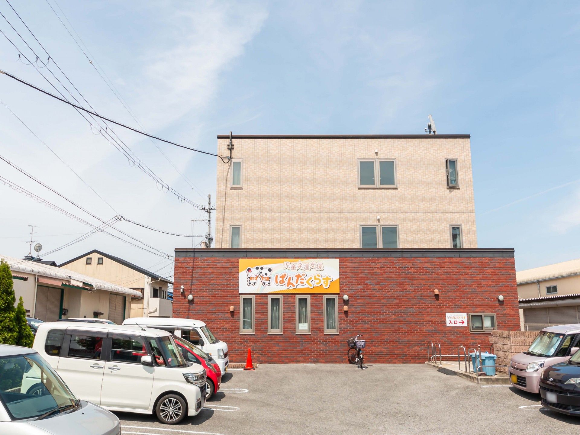 ゆったりとした建物の外観