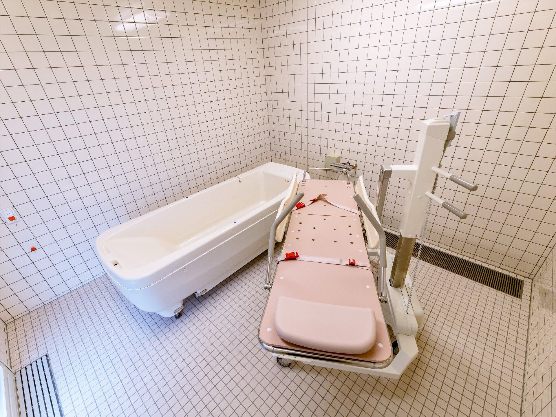 要介護の重い方でも、身体に負担をかけずに入浴できる機械浴