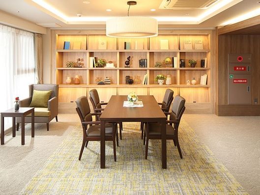 2F ライブラリーラウンジ