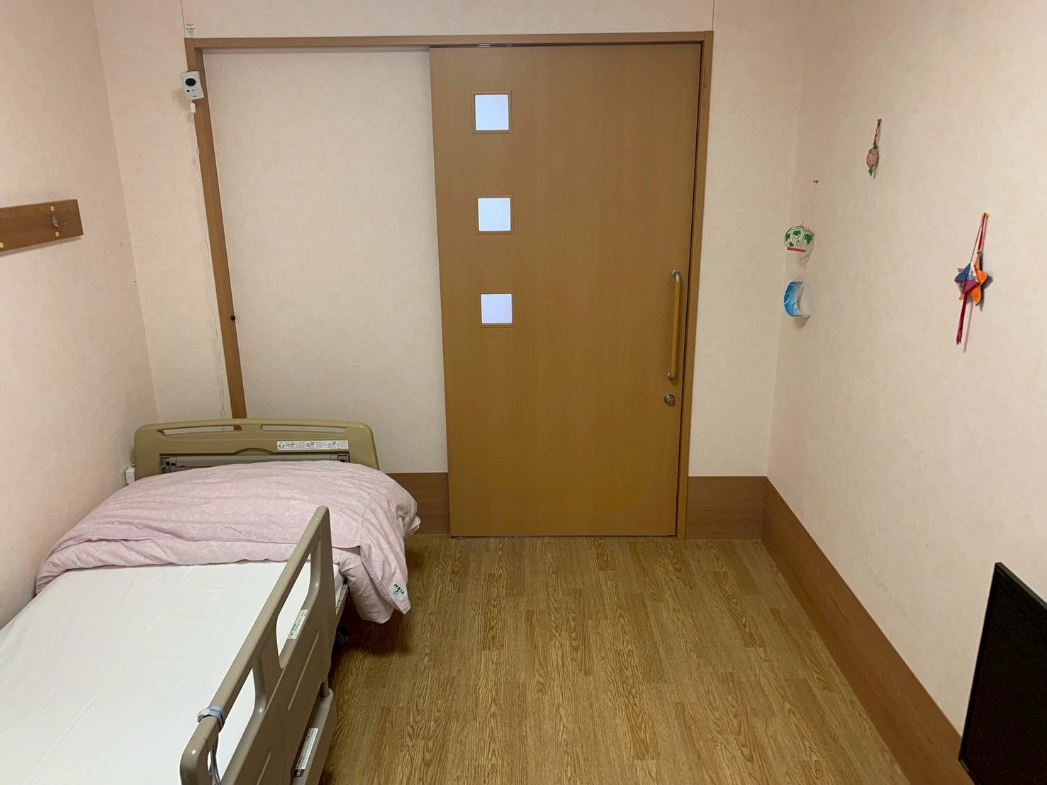 シンプルな個室の様子