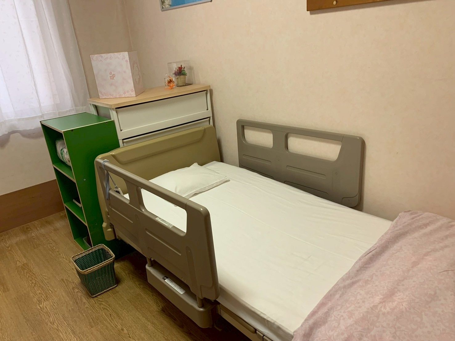 落ち着いた雰囲気の部屋