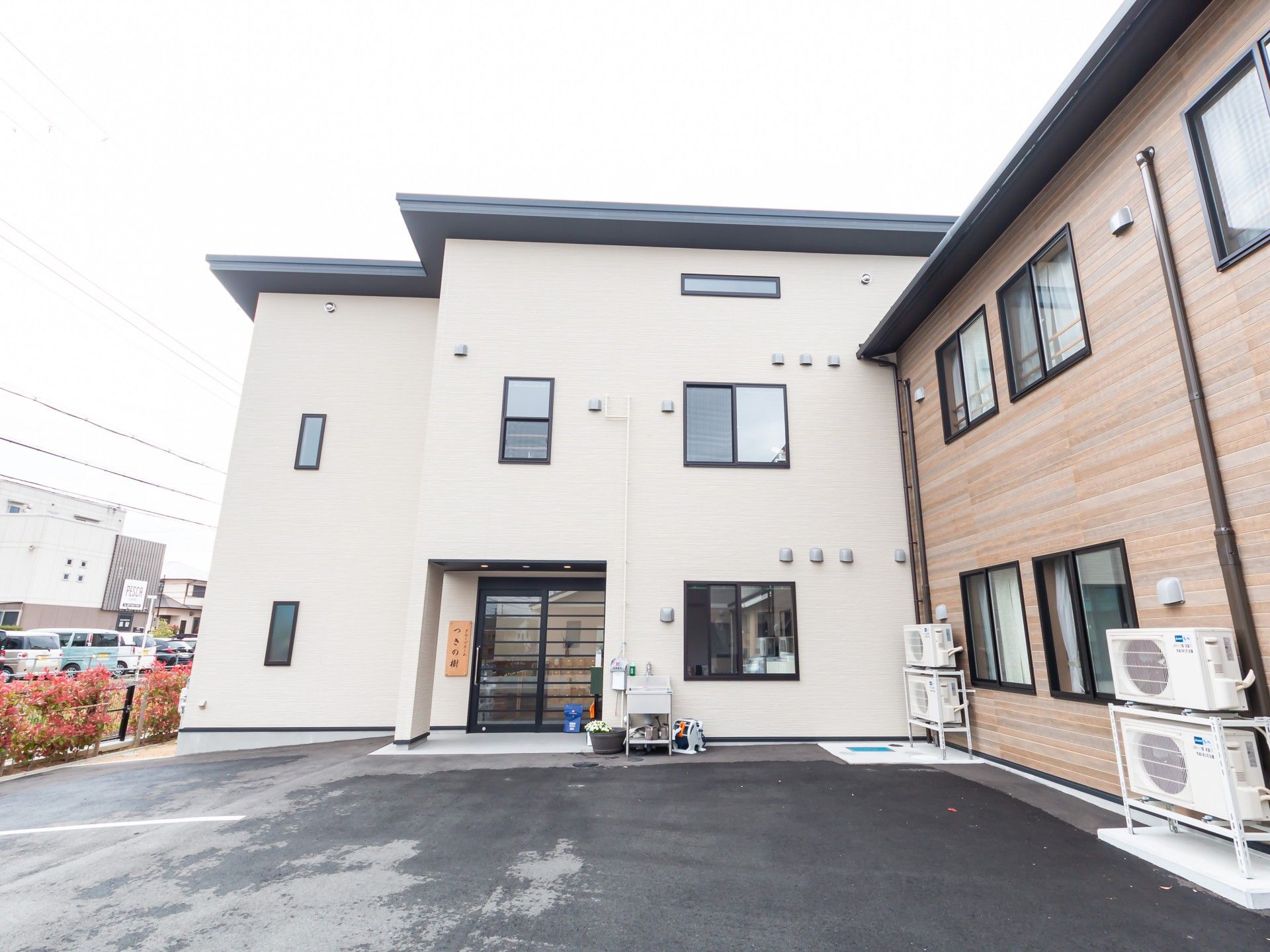 清潔感のある建物正面