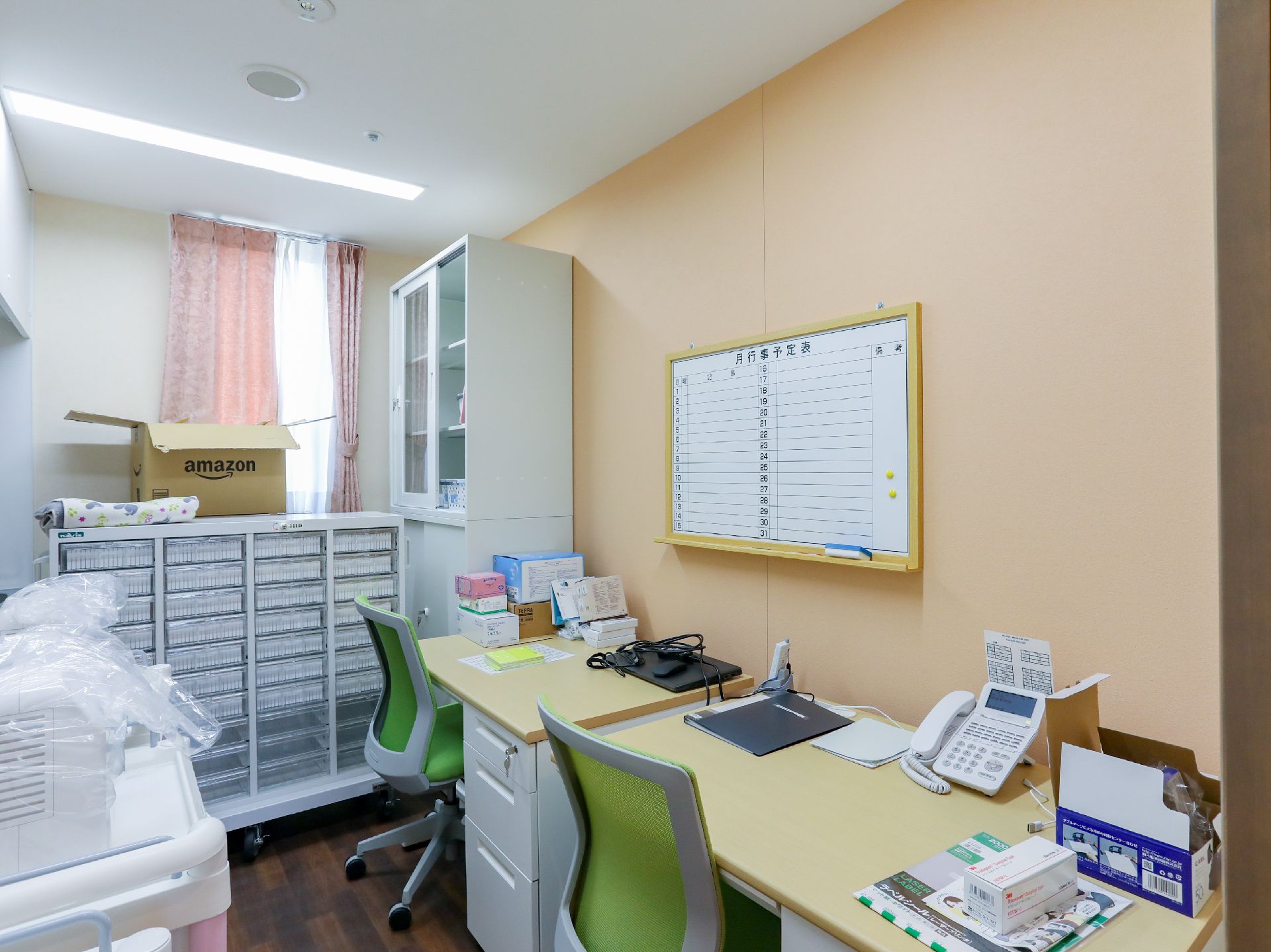 さまざまな作業を行う際に利用するスタッフルーム