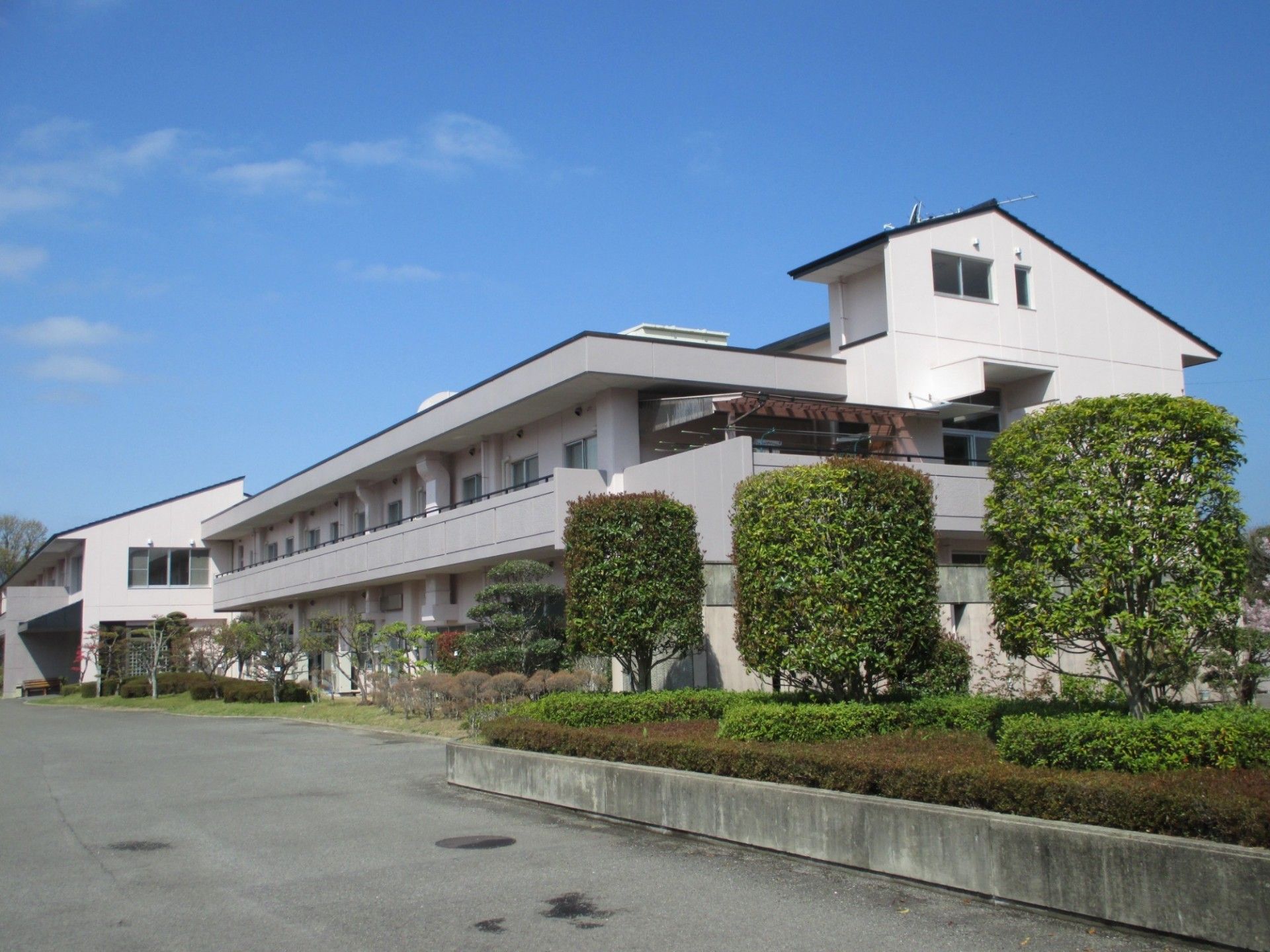 ゆったりとした施設外観