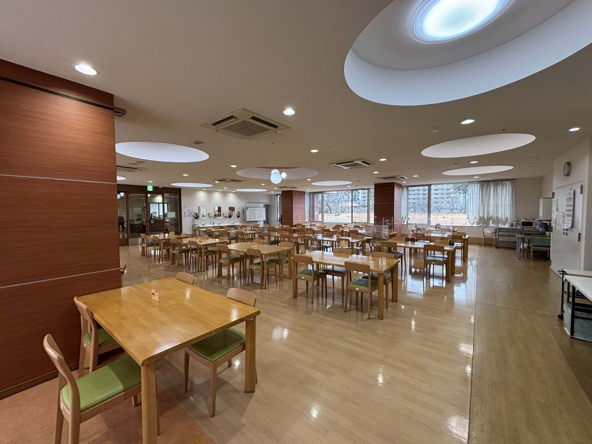 広々とした食堂