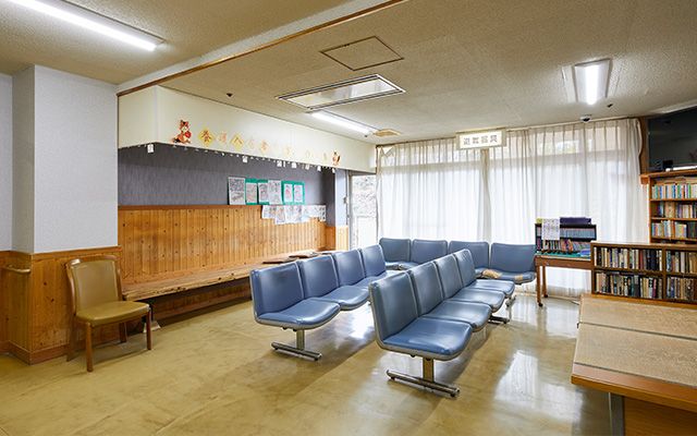 ゆったりとした待合室