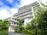 高層マンションのような作りになっている。１２階建ての建物のため、高層階の居室からの眺めがとても良い。