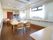 明るい雰囲気の食堂