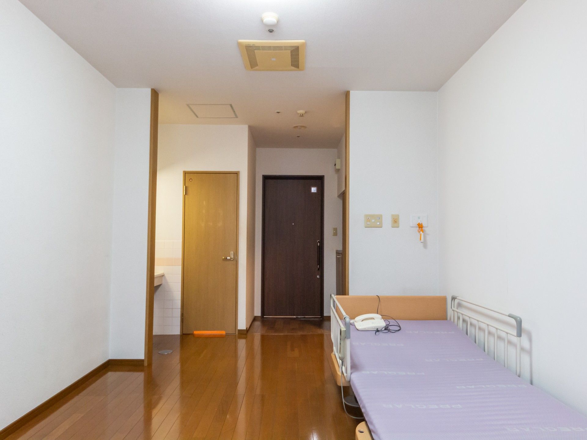 落ち着いた雰囲気の居室