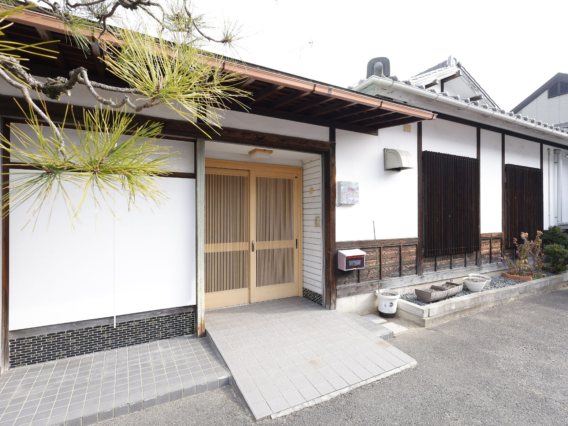 全室個室の施設外観