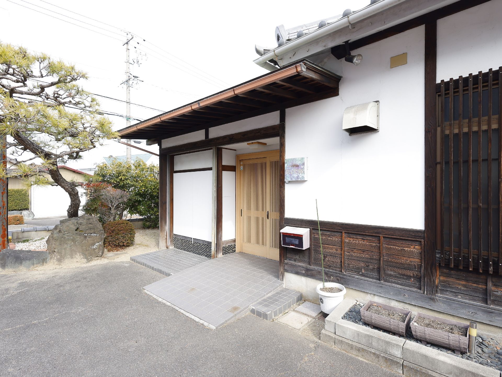 スロープが設置された玄関