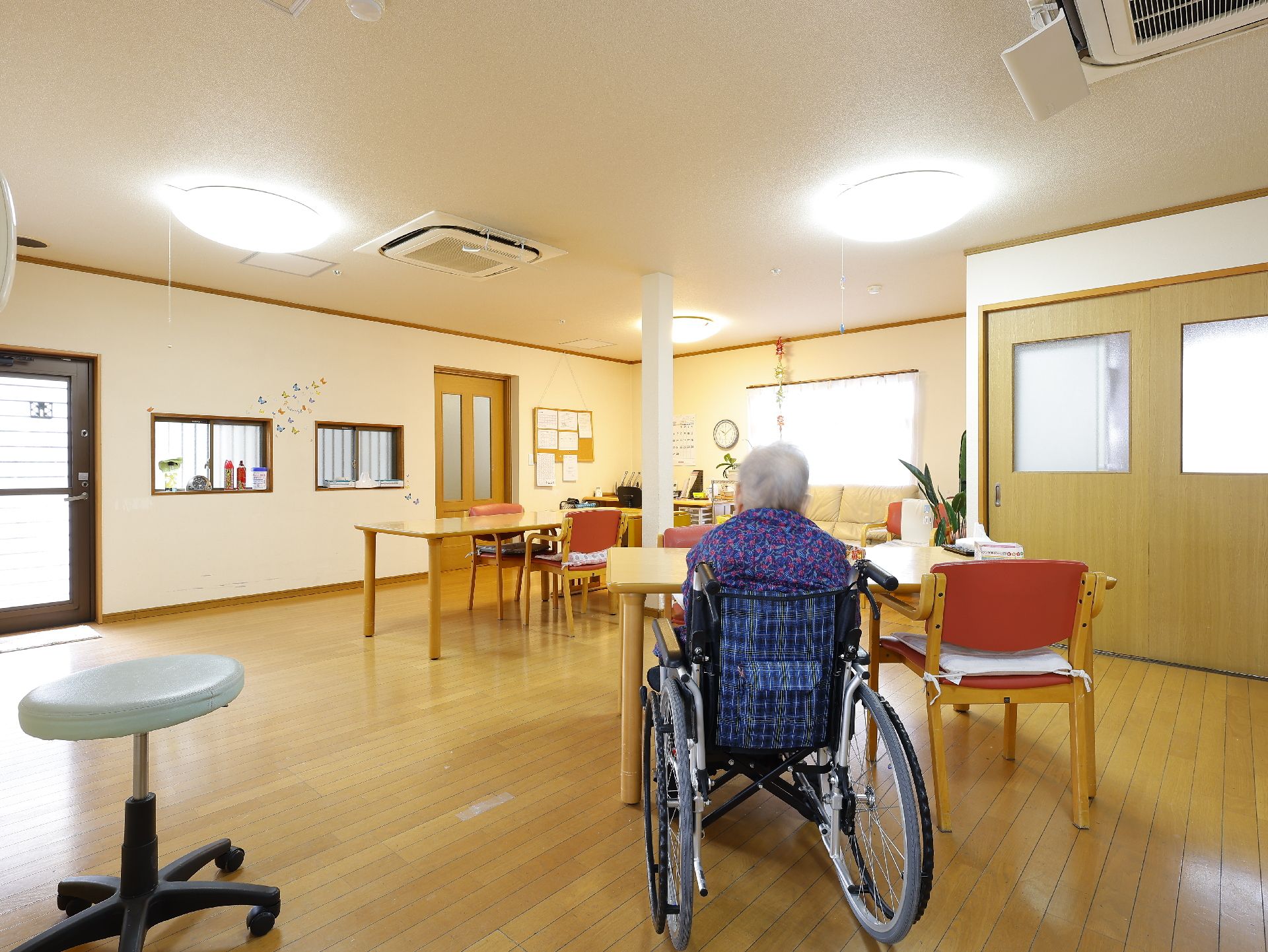 家具配置にゆとりのある食堂
