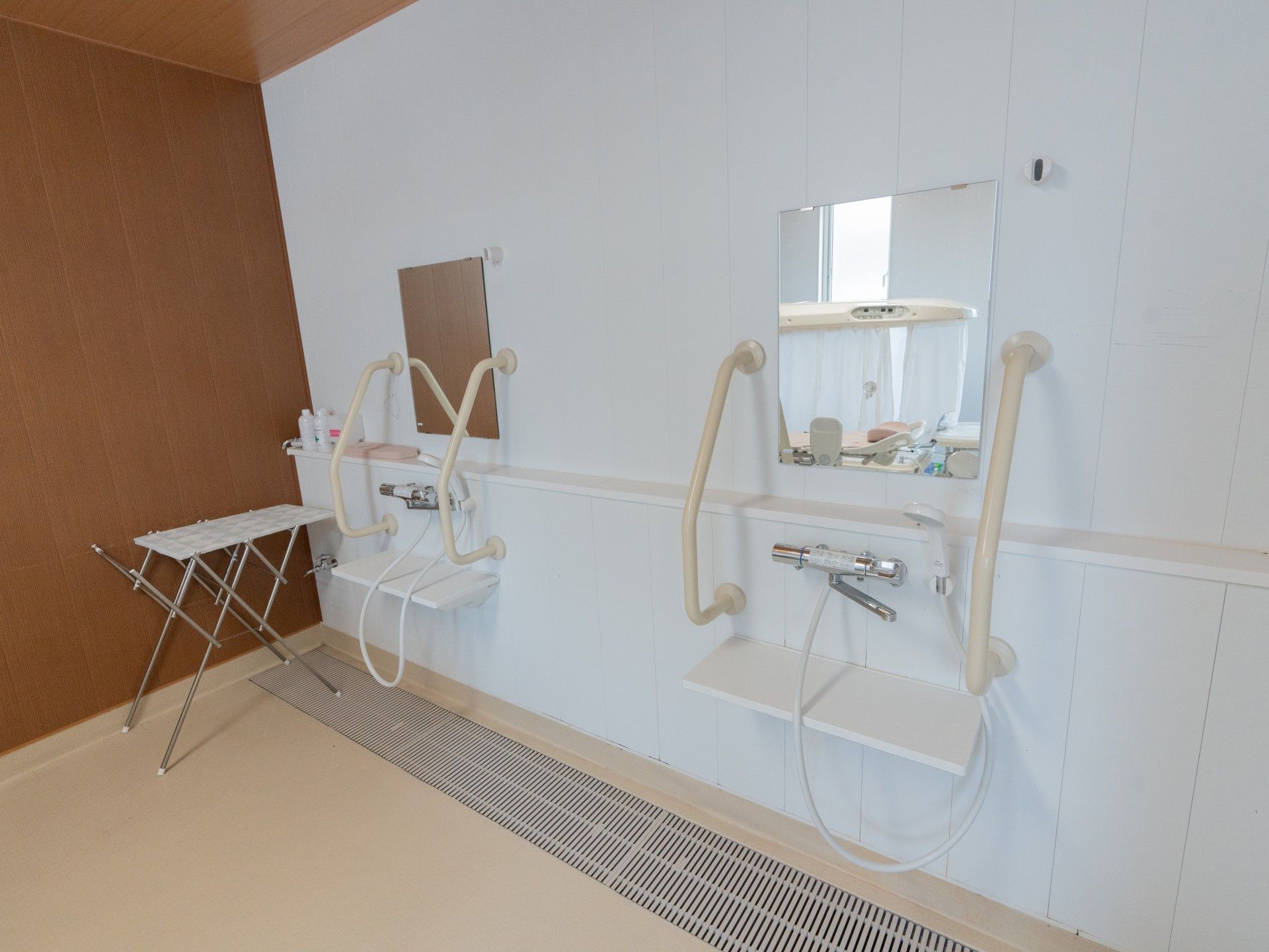 手すり付き洗面台