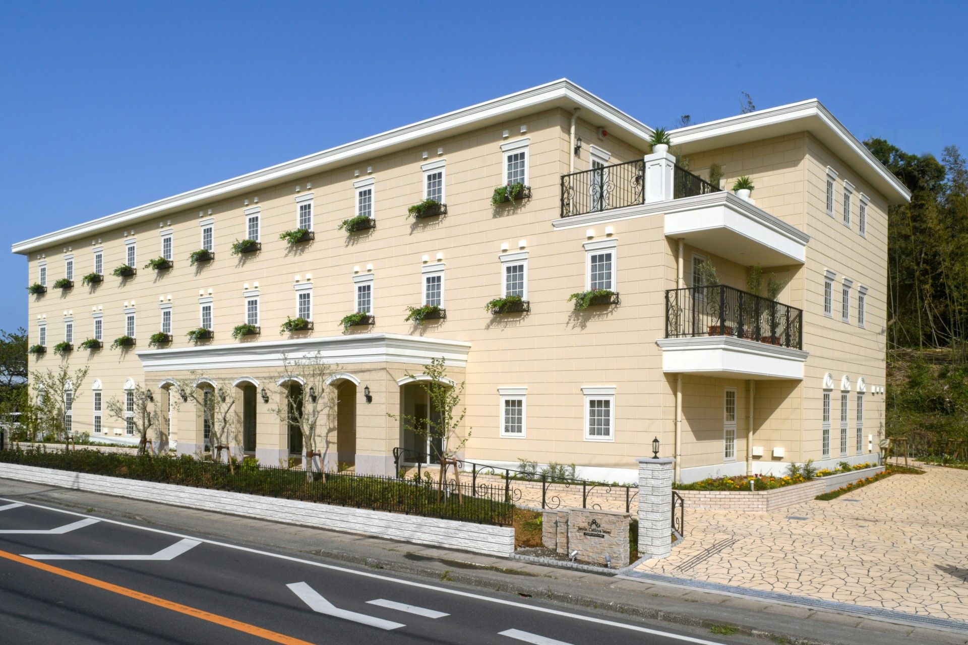 サービス付き高齢者向け住宅の外観