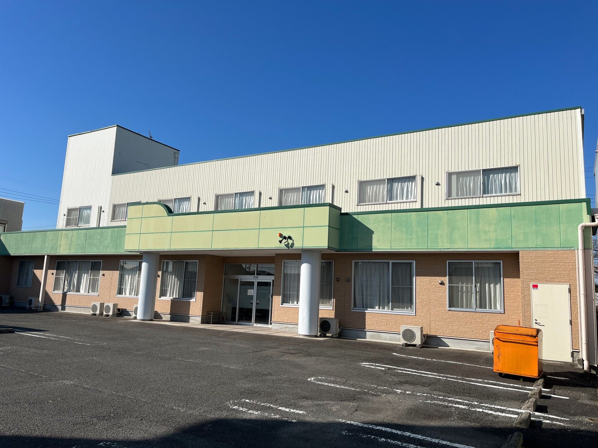 清潔感のある施設の外観