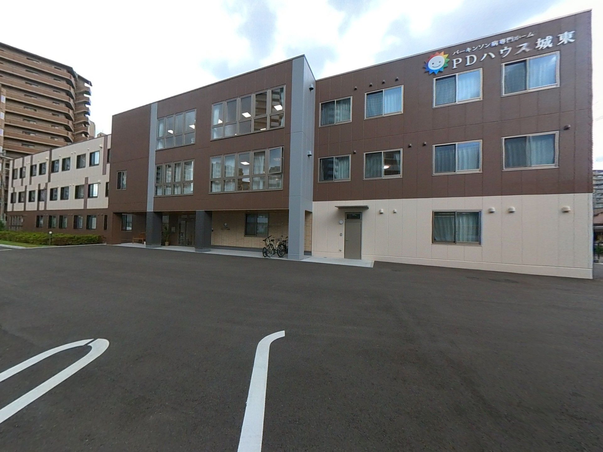 3階建ての建物