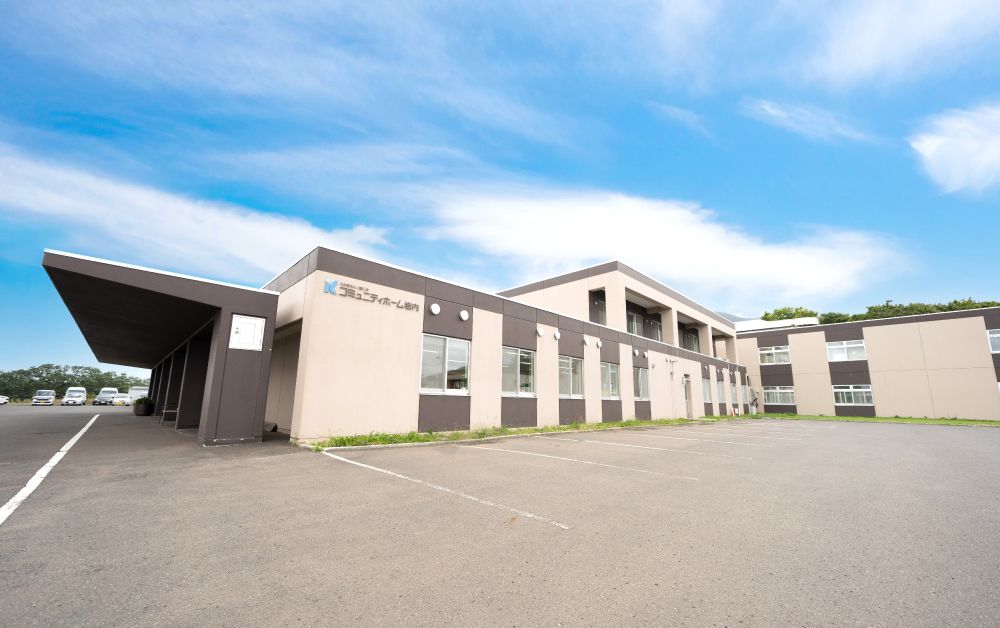 広々とした施設の外観