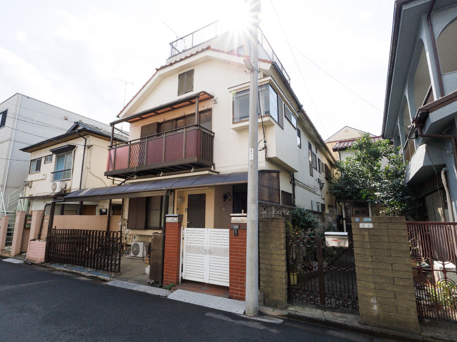 玄関まで段差がほとんどない施設の入り口