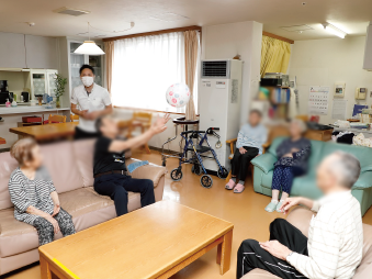 楽しげな交流の場