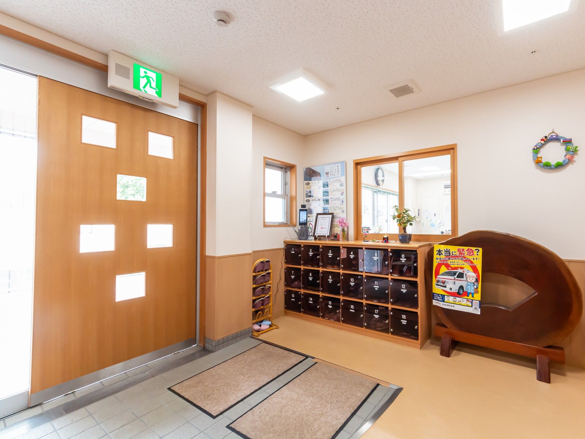 明るいエントランスホール