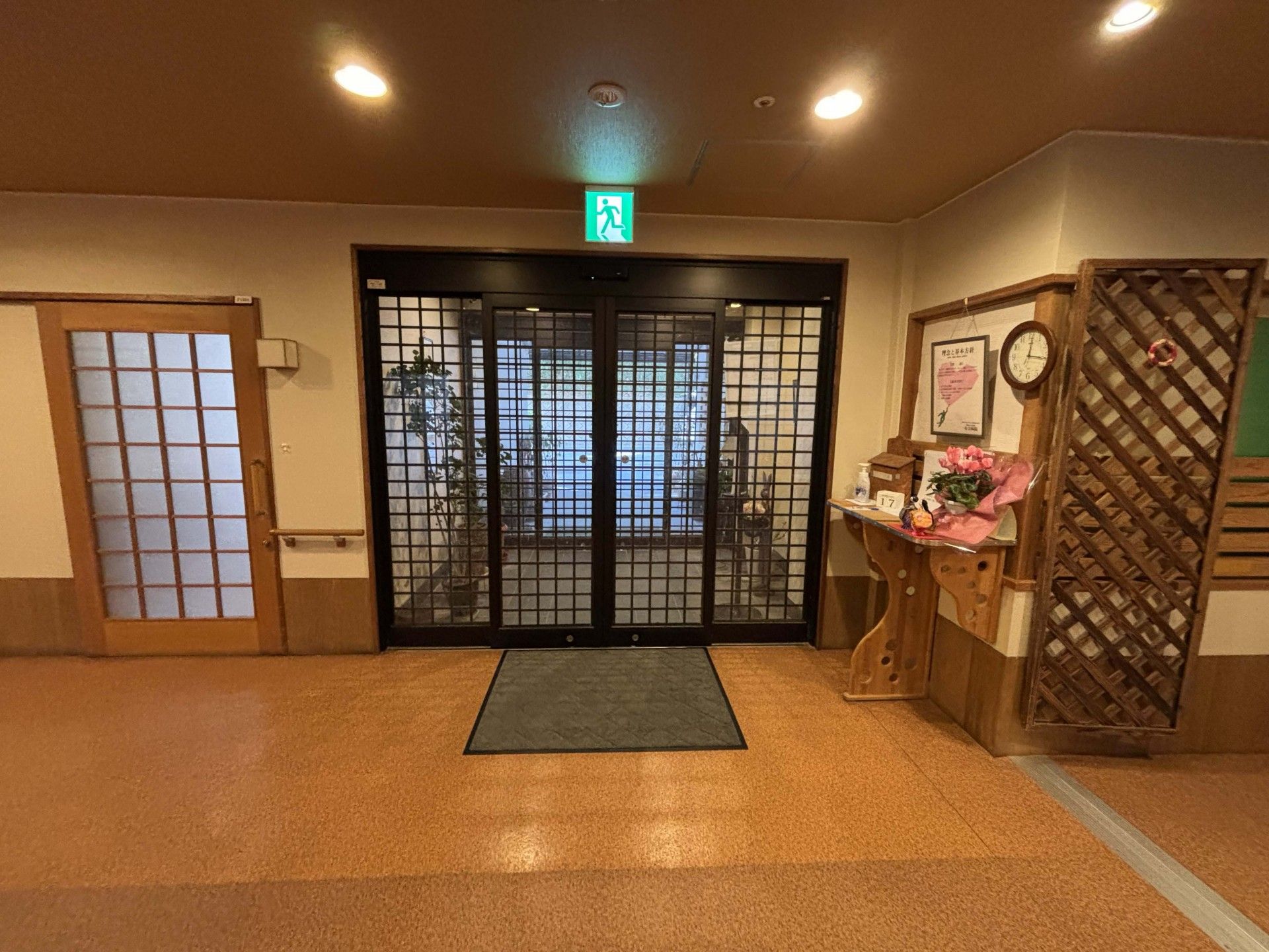 落ち着いた雰囲気の入口