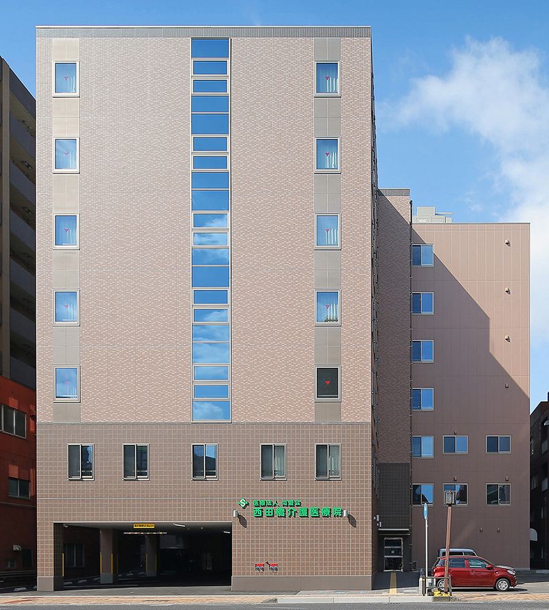 多階層の建物外観