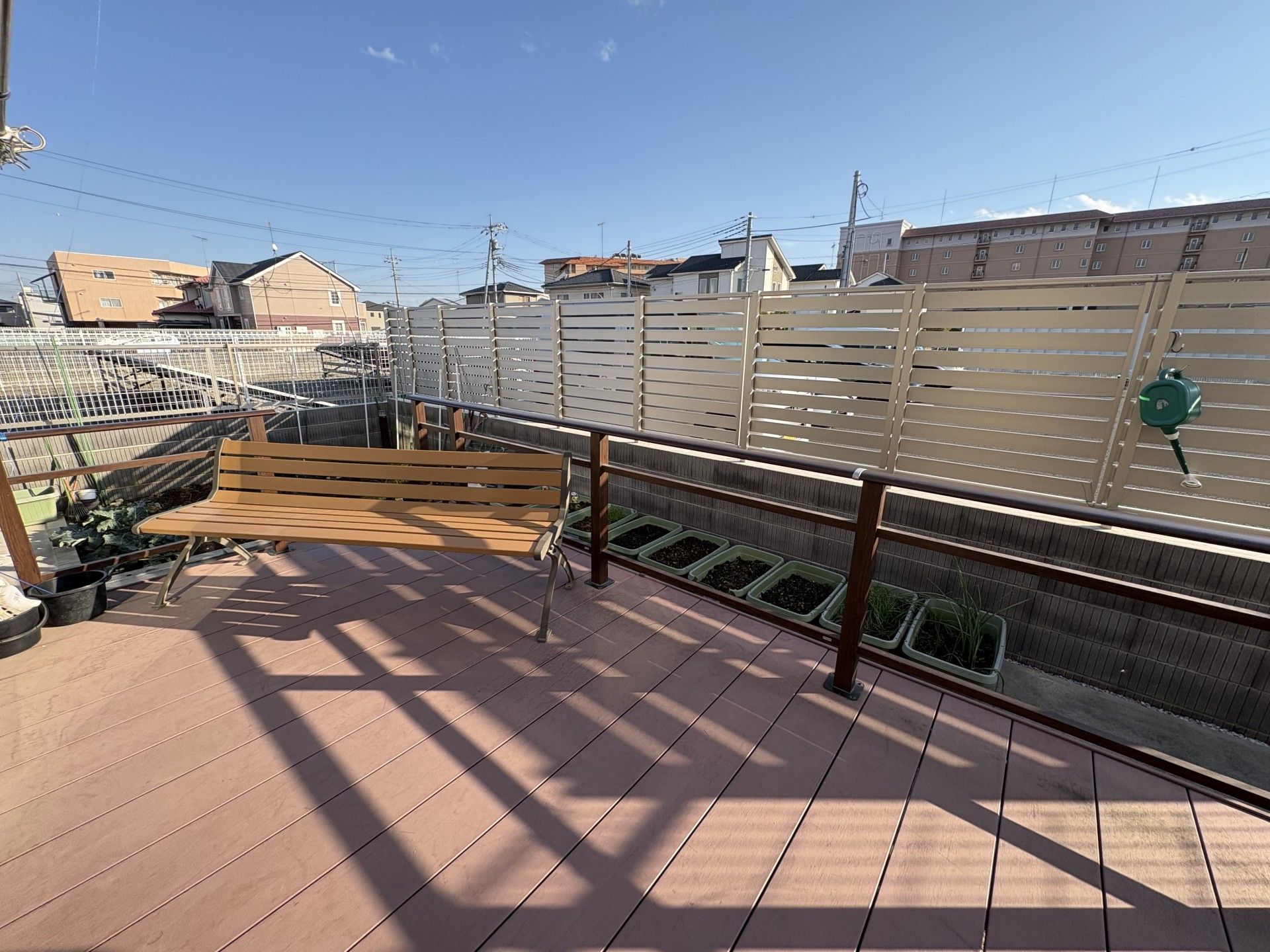 日差しが心地よいベンチ