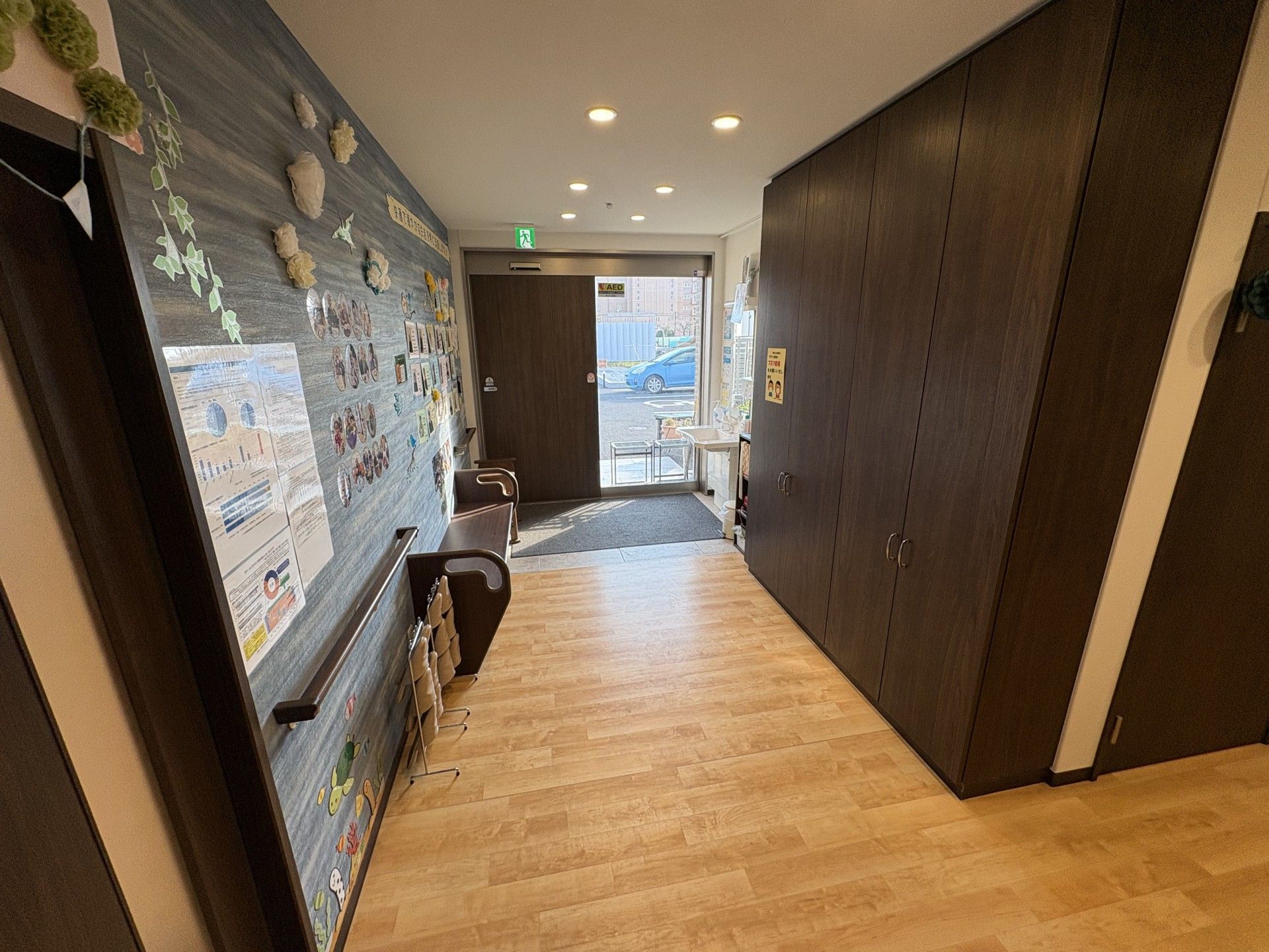 明るい廊下の様子