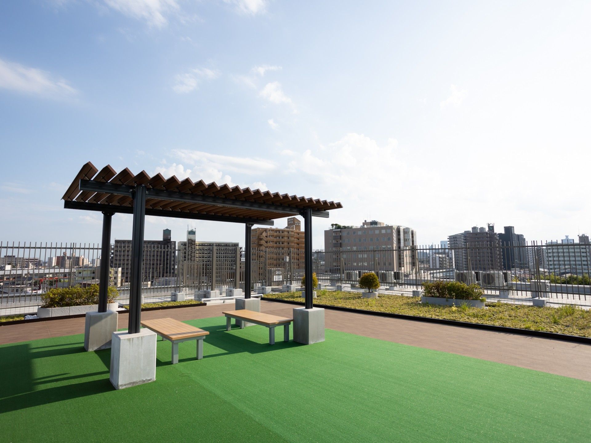 街を見渡せる屋上庭園。
