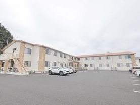 広々とした駐車場のある施設