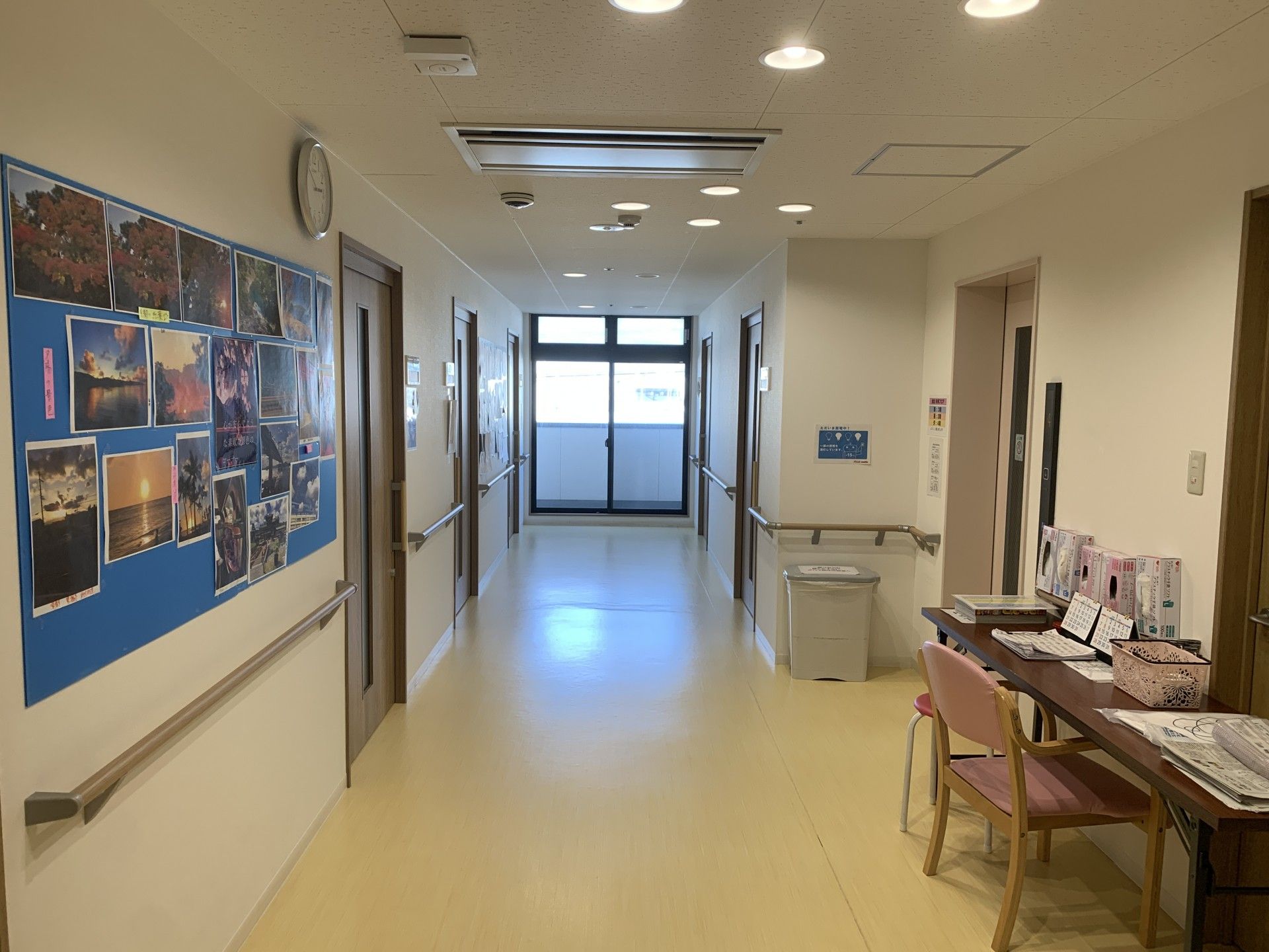 廊下に情報掲示