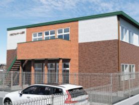 ２階建ての建物は日当たり良好で白やブラウン系の外壁。屋外階段が付き、外壁にはホーム名が書かれている。
