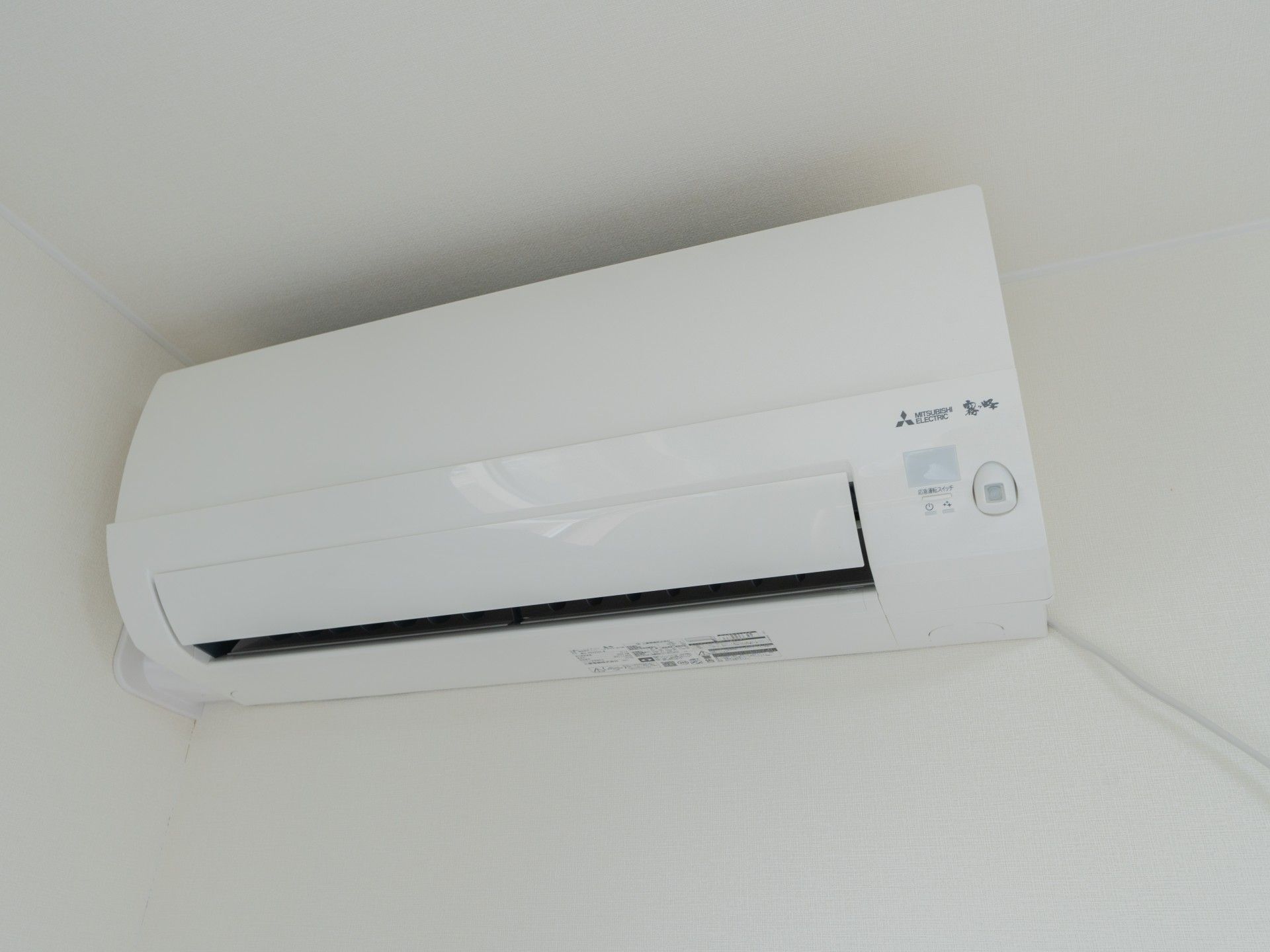 壁に設置されたエアコン