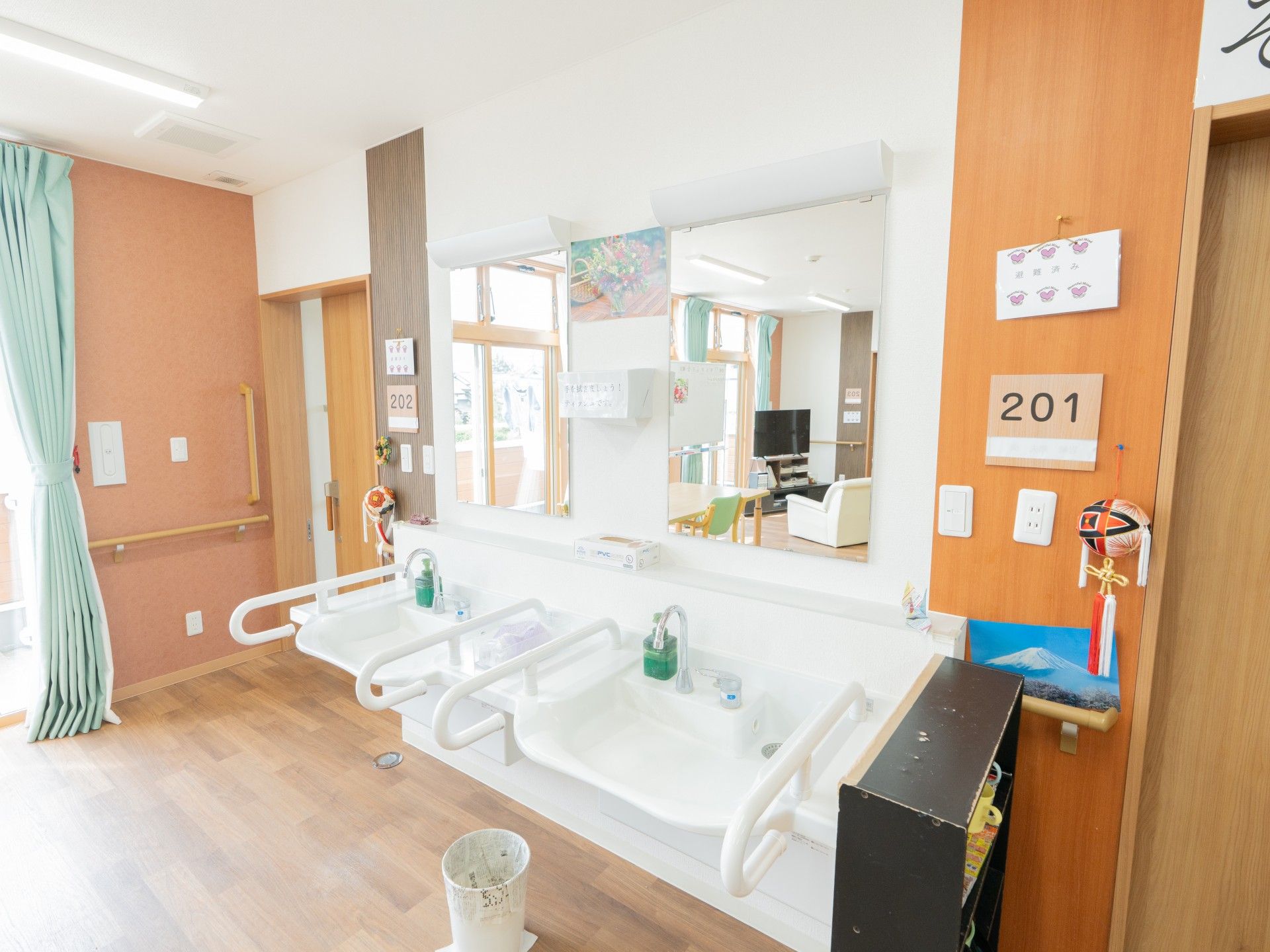 手洗い場と居室の入口