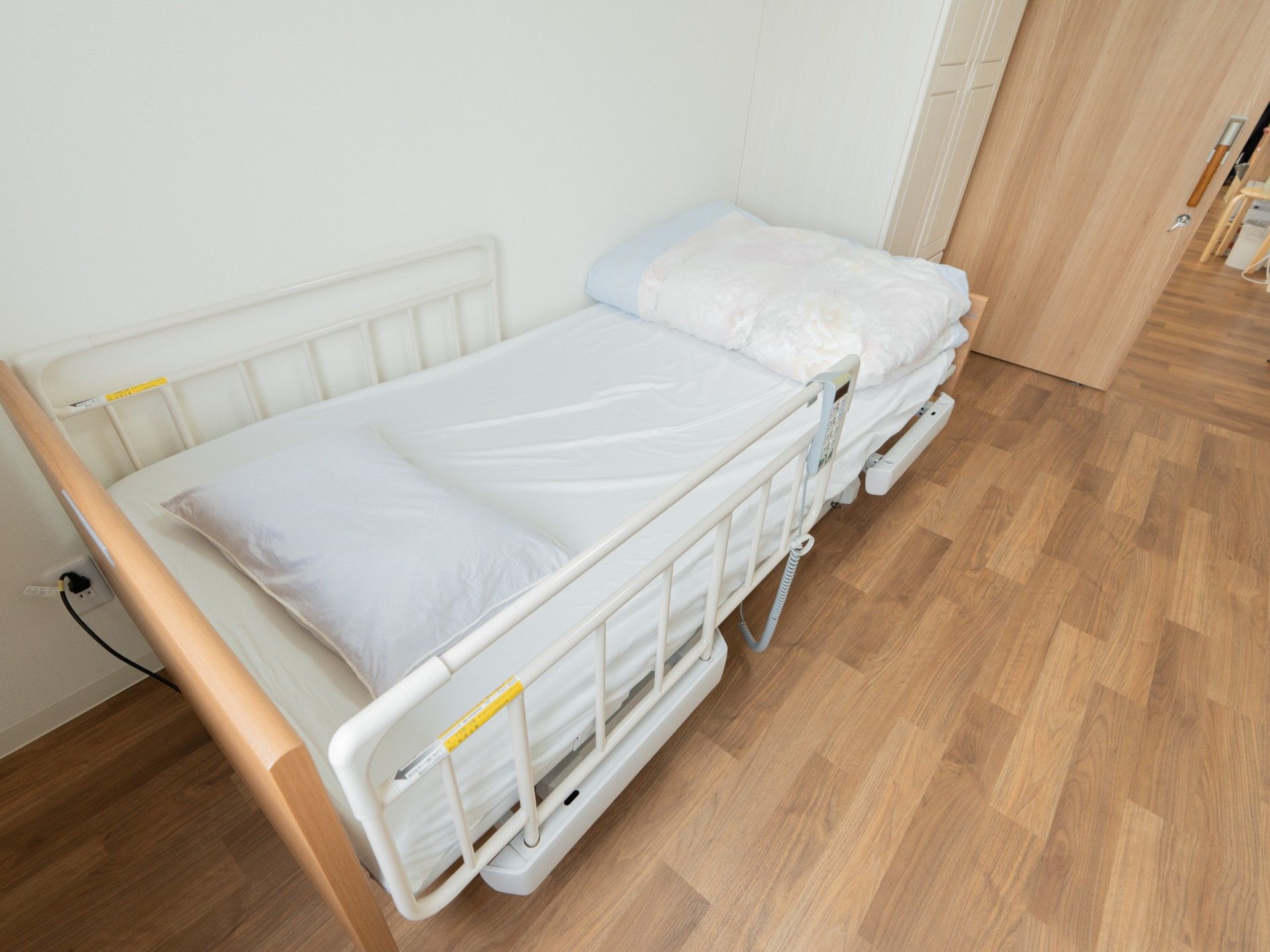 清潔なベッドの部屋