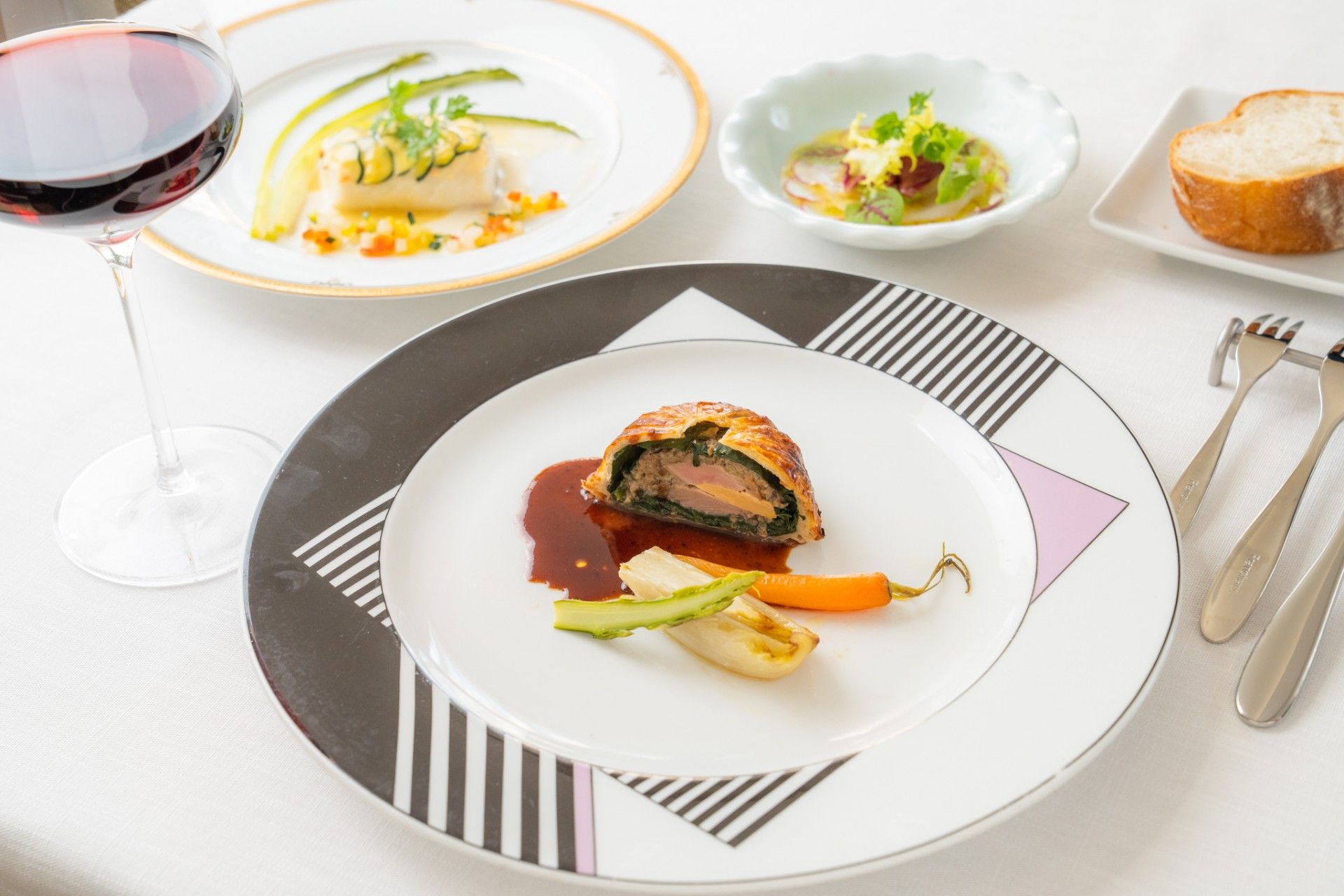 美味しそうな料理の食堂