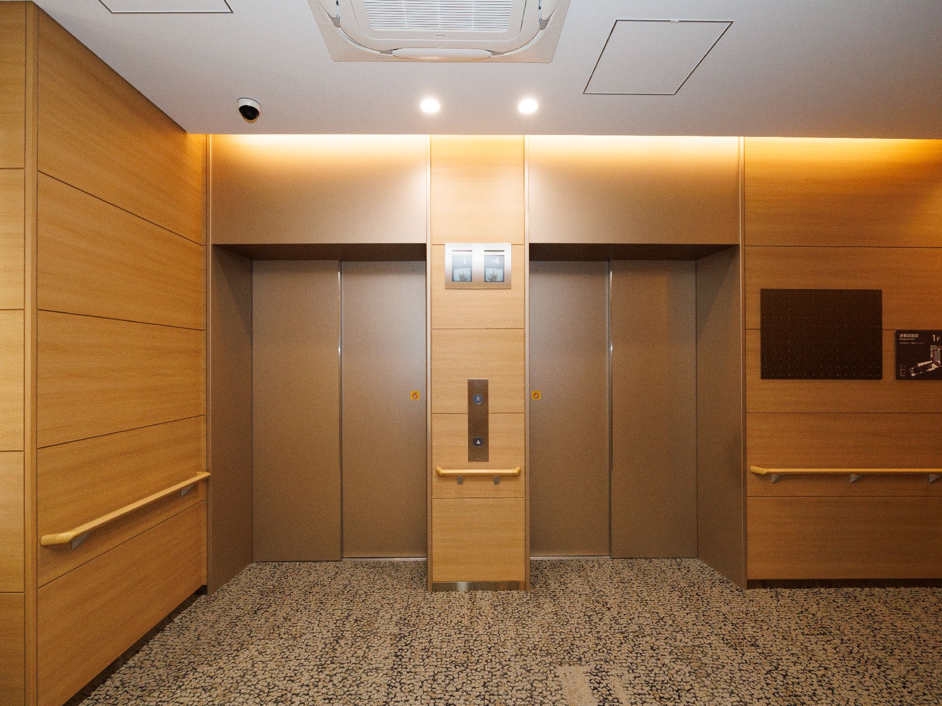 施設内エレベーター