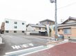 駐車スペースが設置された施設外観